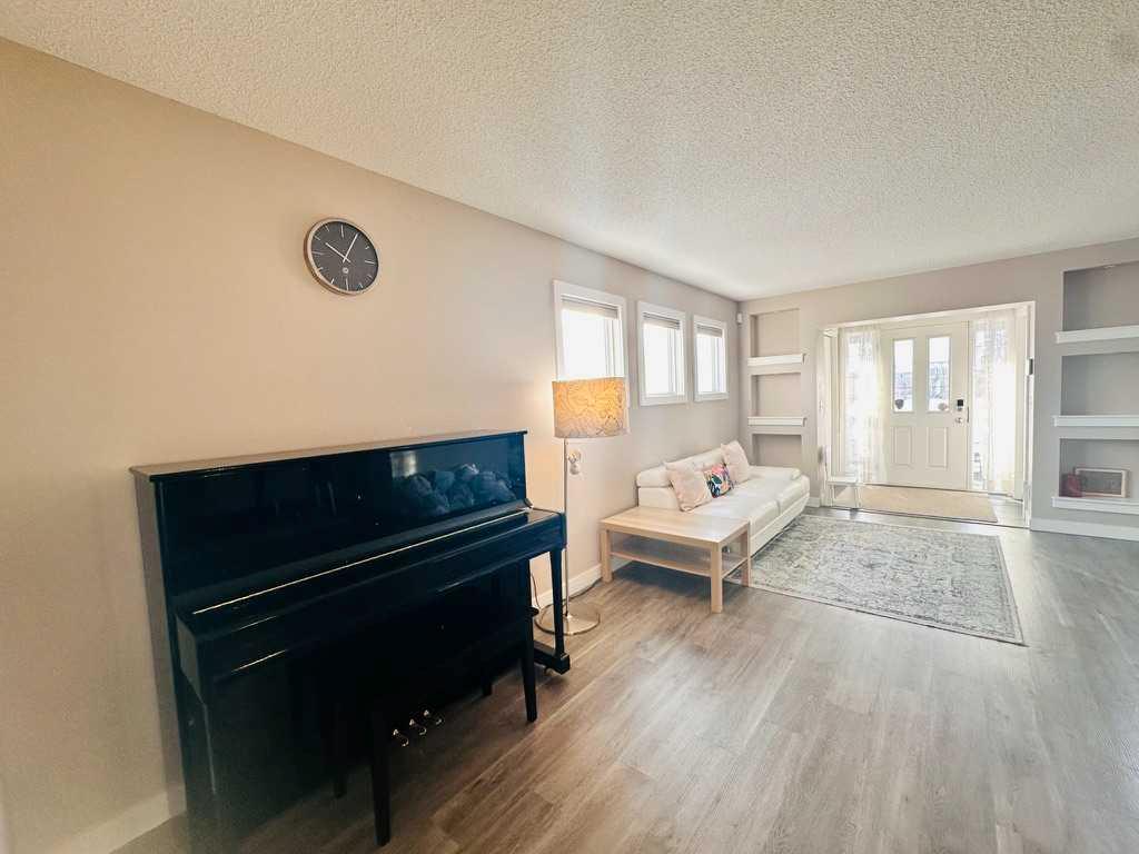 225 panatella Square NW photo 4