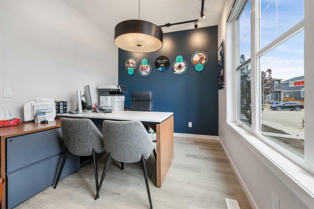 16 Amblefield View NW photo 3