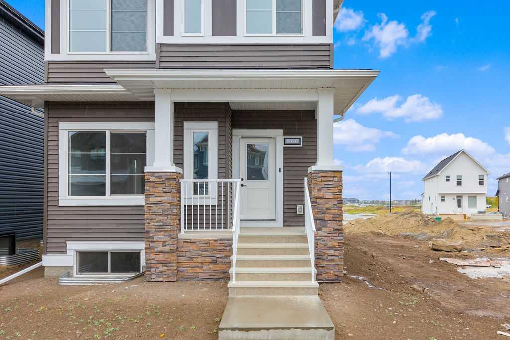 966 Chinook Winds Meadow SW photo 2