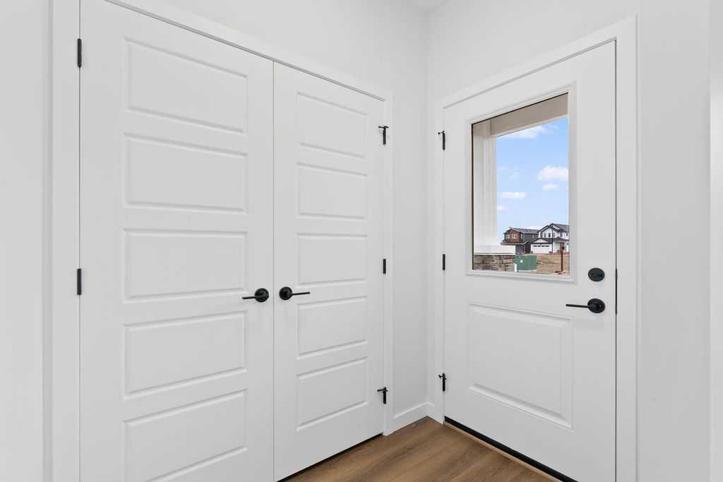 966 Chinook Winds Meadow SW photo 3