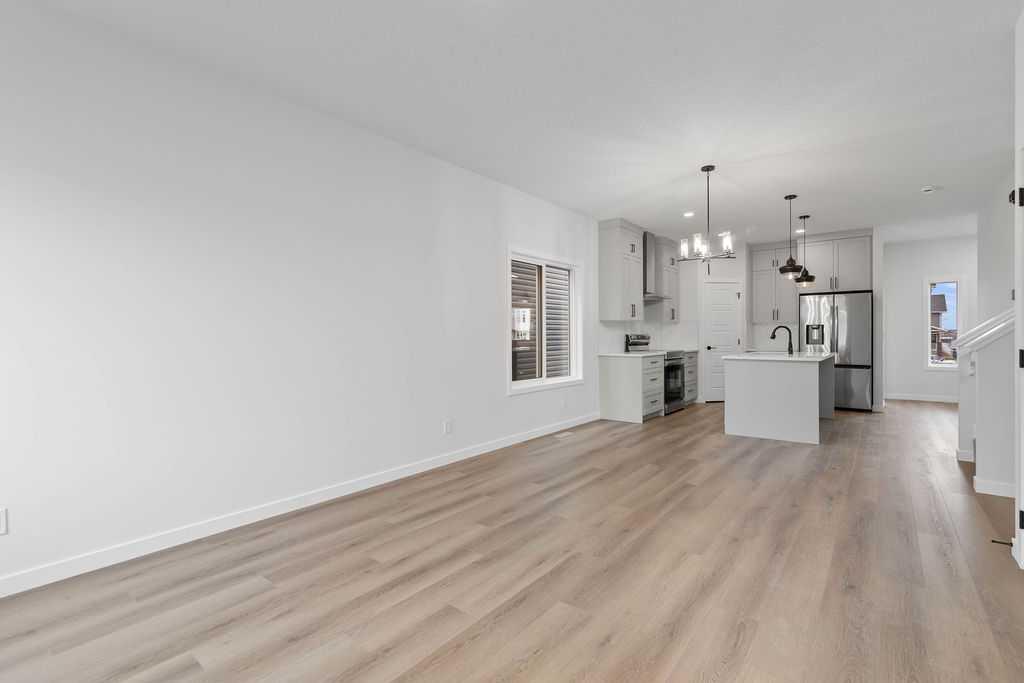 966 Chinook Winds Meadow SW photo 4