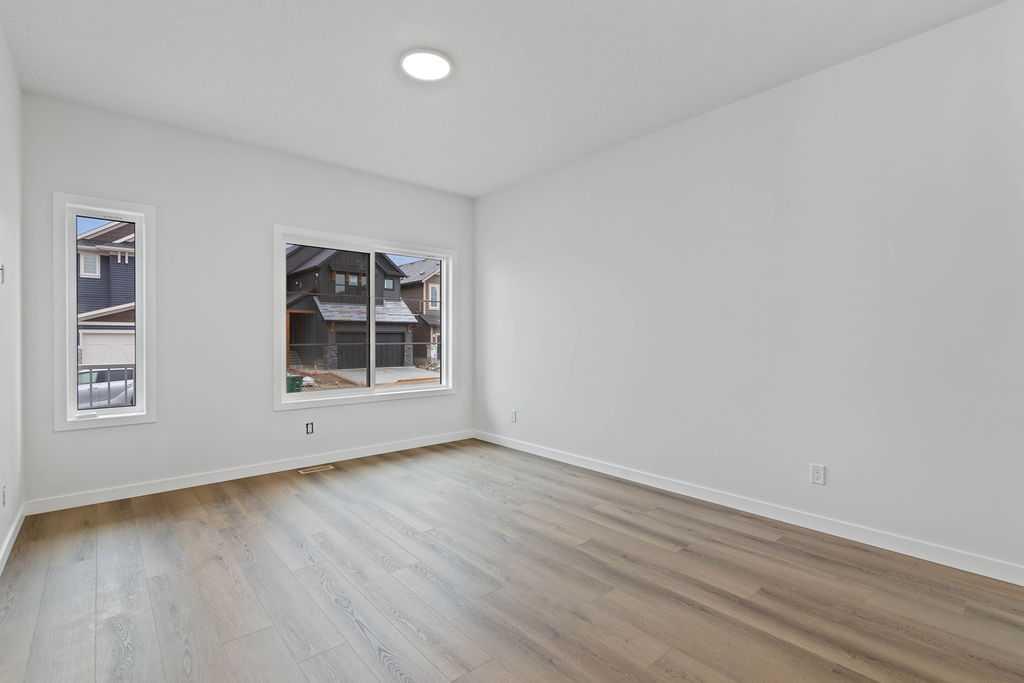 966 Chinook Winds Meadow SW photo 5