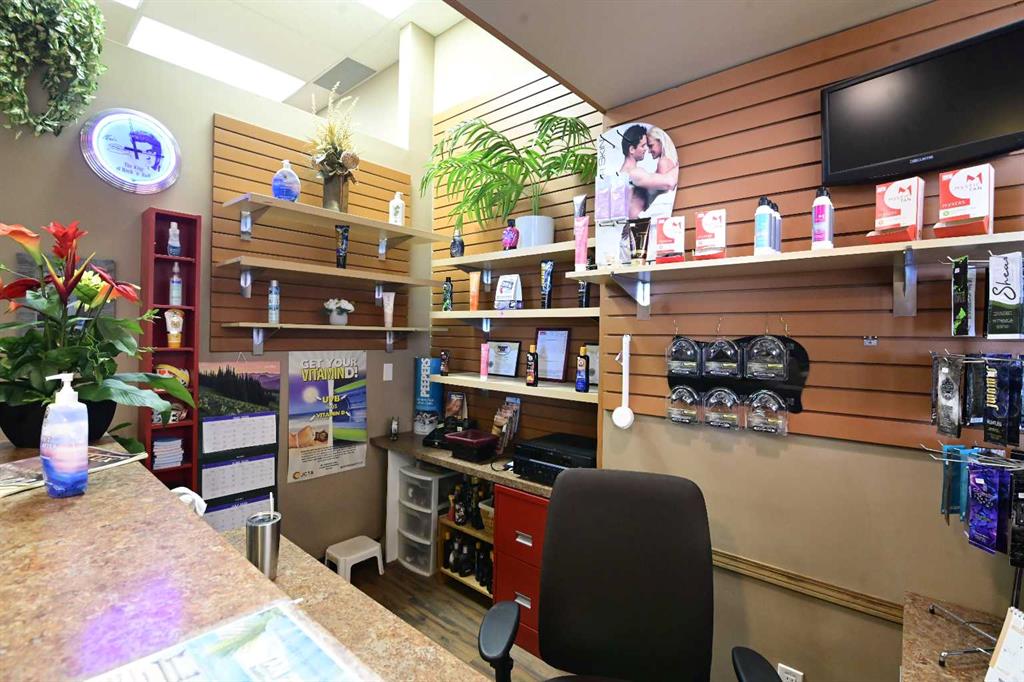 8120 Beddington Boulevard NW #401 photo 3