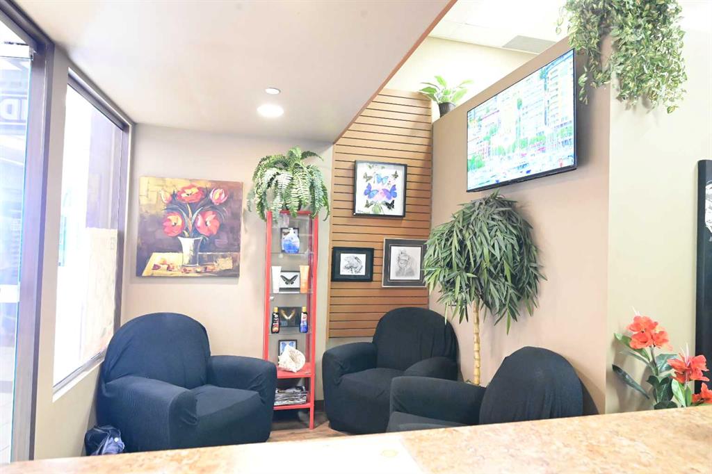 8120 Beddington Boulevard NW #401 photo 4