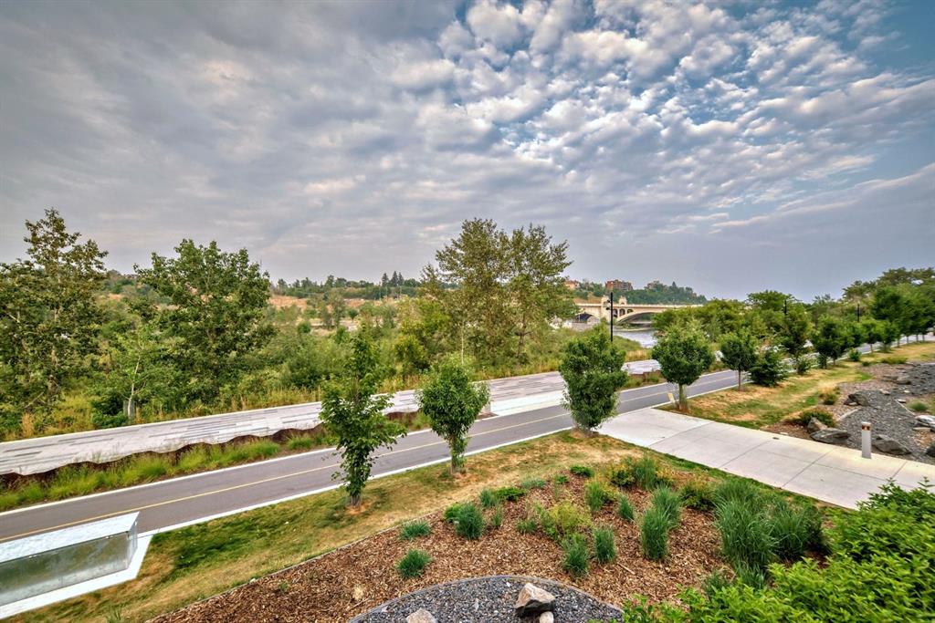 88 Waterfront Mews SW #102 photo 2