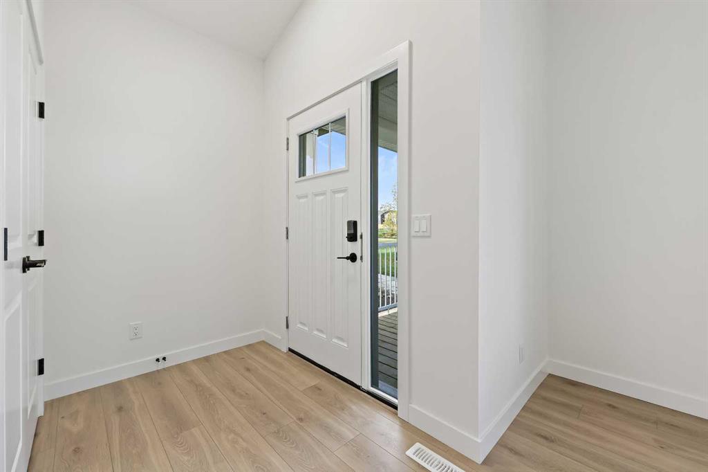 116 Mitchell Walk NW photo 4