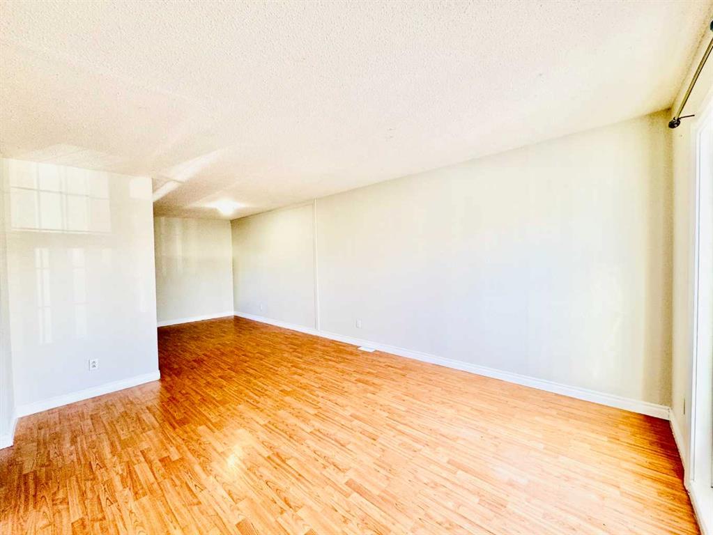 203 Penbrooke Close SE photo 2