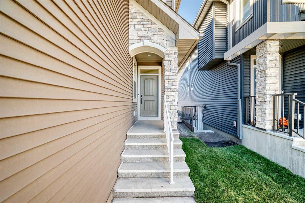 105 Corner Glen Green NE photo 2