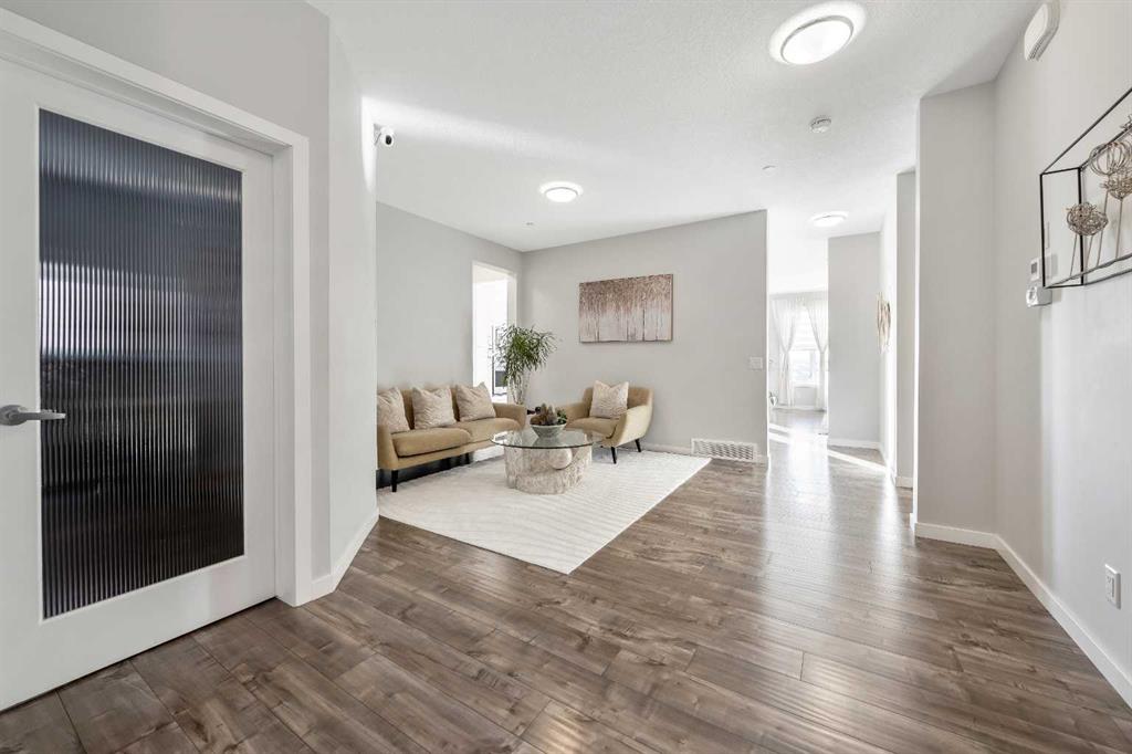 240 Lucas Crescent NW photo 3
