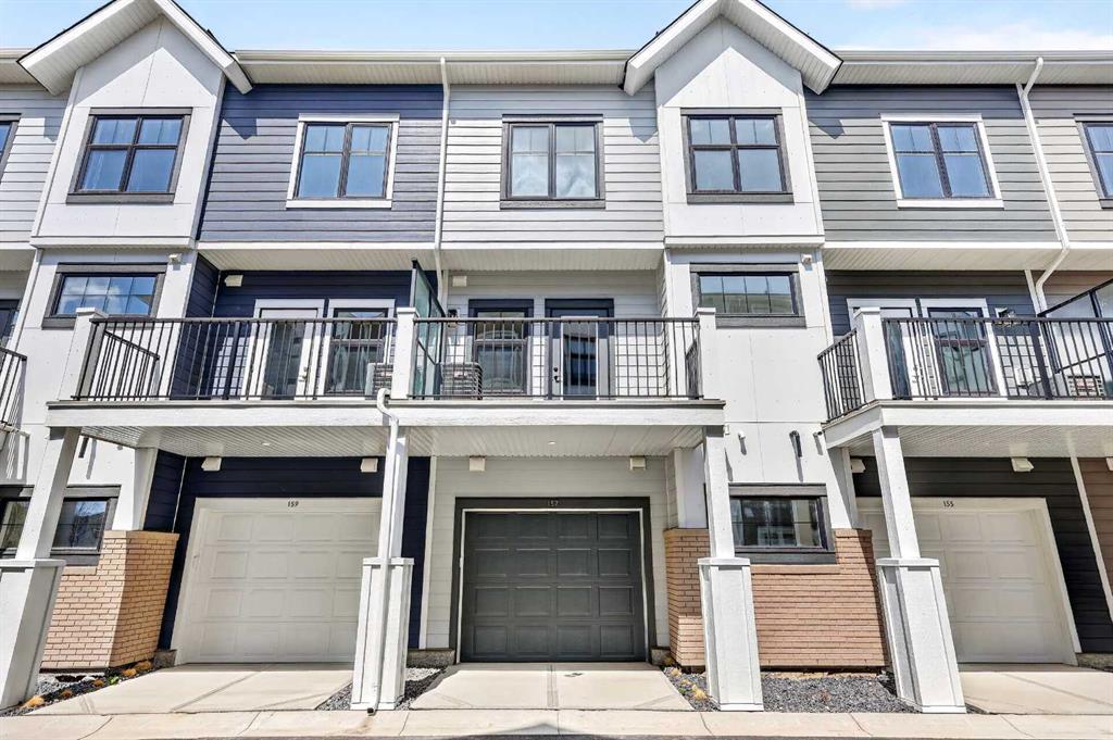 157 Mahogany Gardens SE photo 2