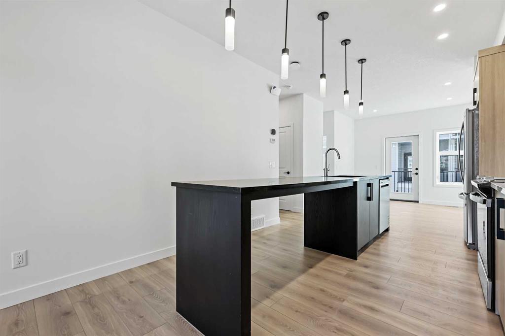 157 Mahogany Gardens SE photo 4