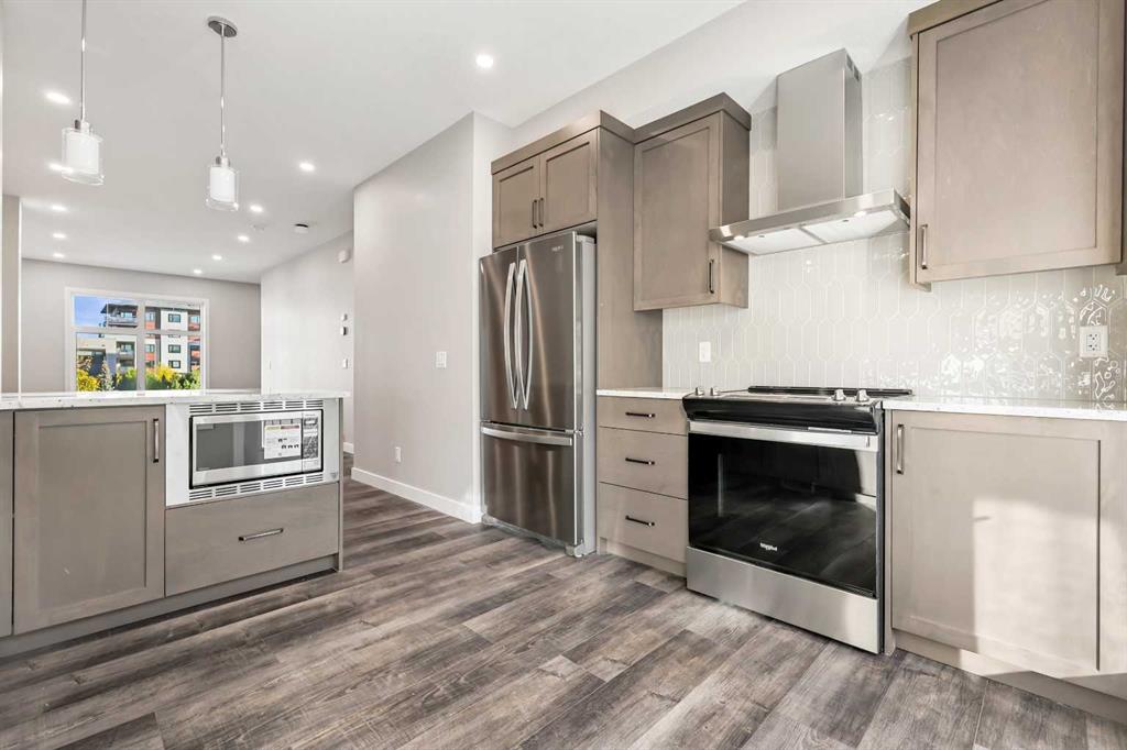 153 Mahogany Gardens SE photo 3