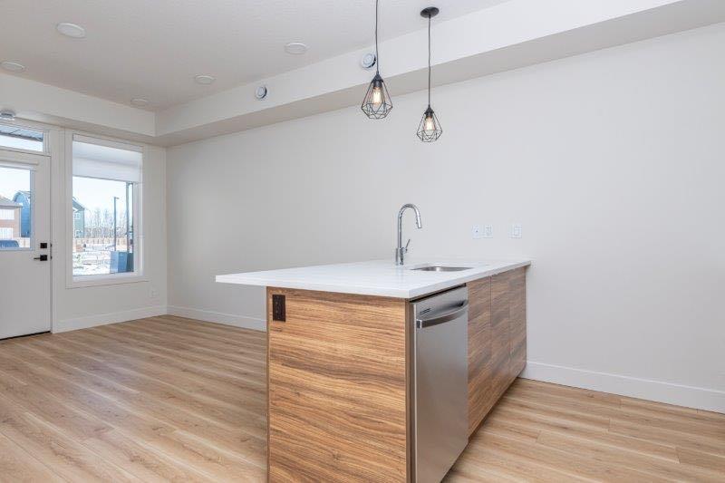 10060 46 Street NE #706 photo 2