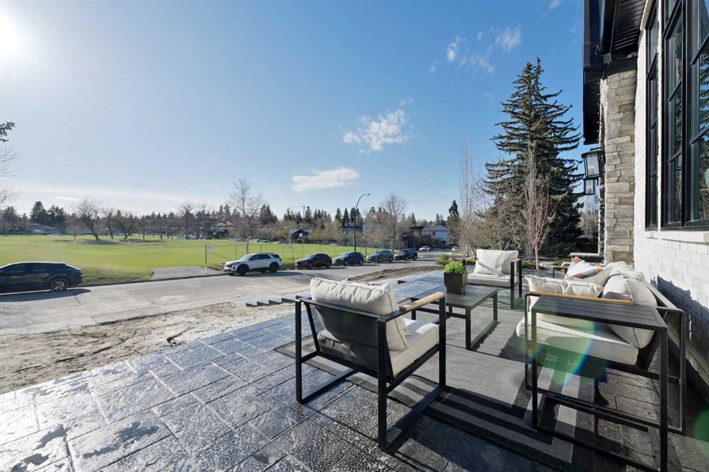 3614 10 Street SW photo 2