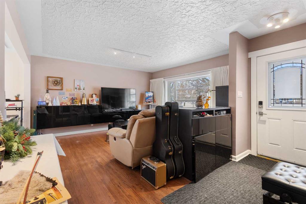 2816 24 Street NW photo 4