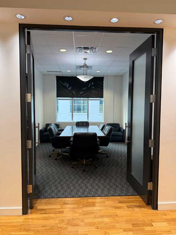 221 10 Avenue SE #203 photo 3