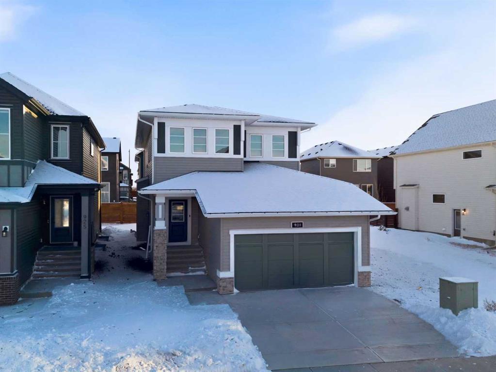 921 Chinook Winds Meadow SW photo 2