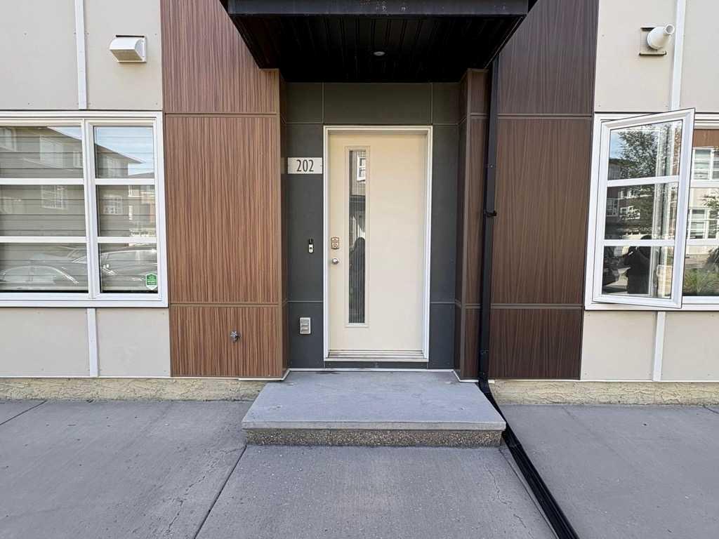202 Evansridge Park NW photo 2