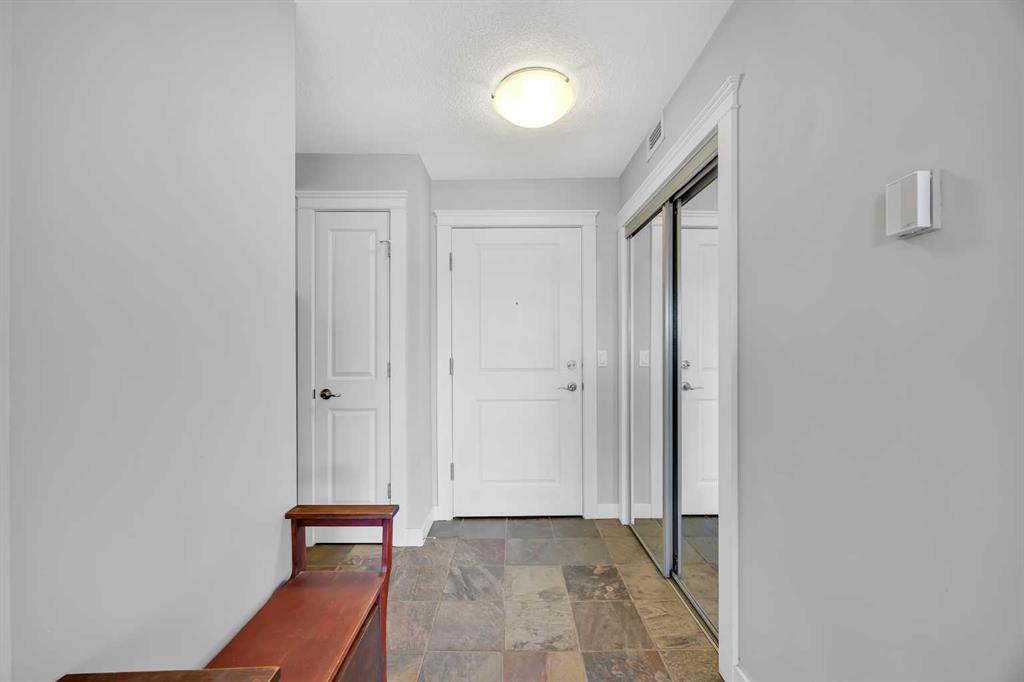 725 4 Street NE #309 photo 2