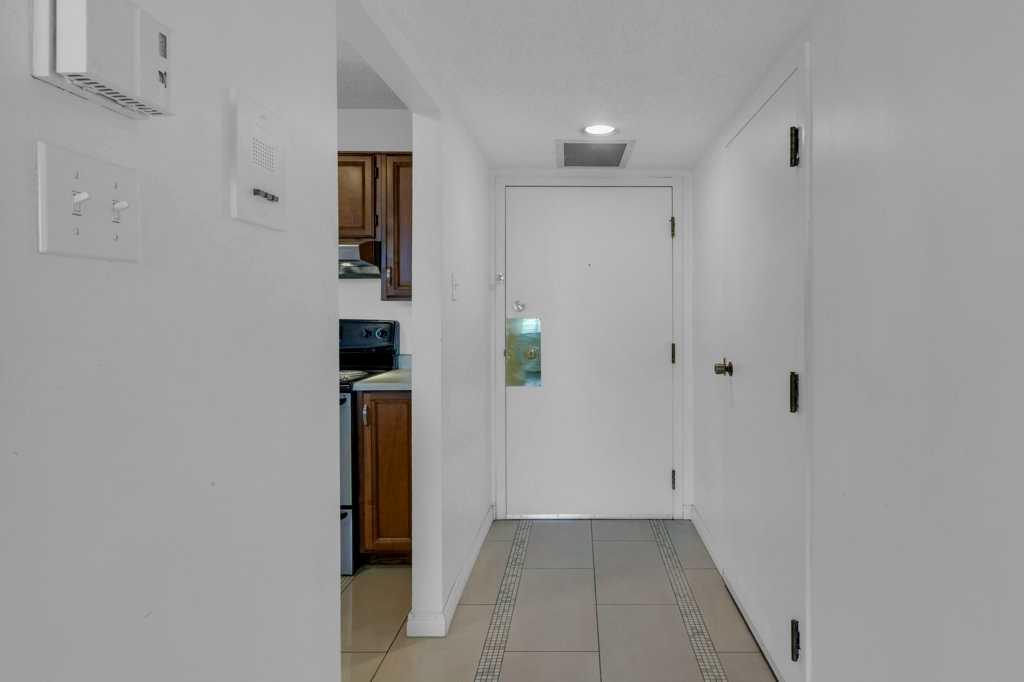1202 13 Avenue SW #402 photo 4