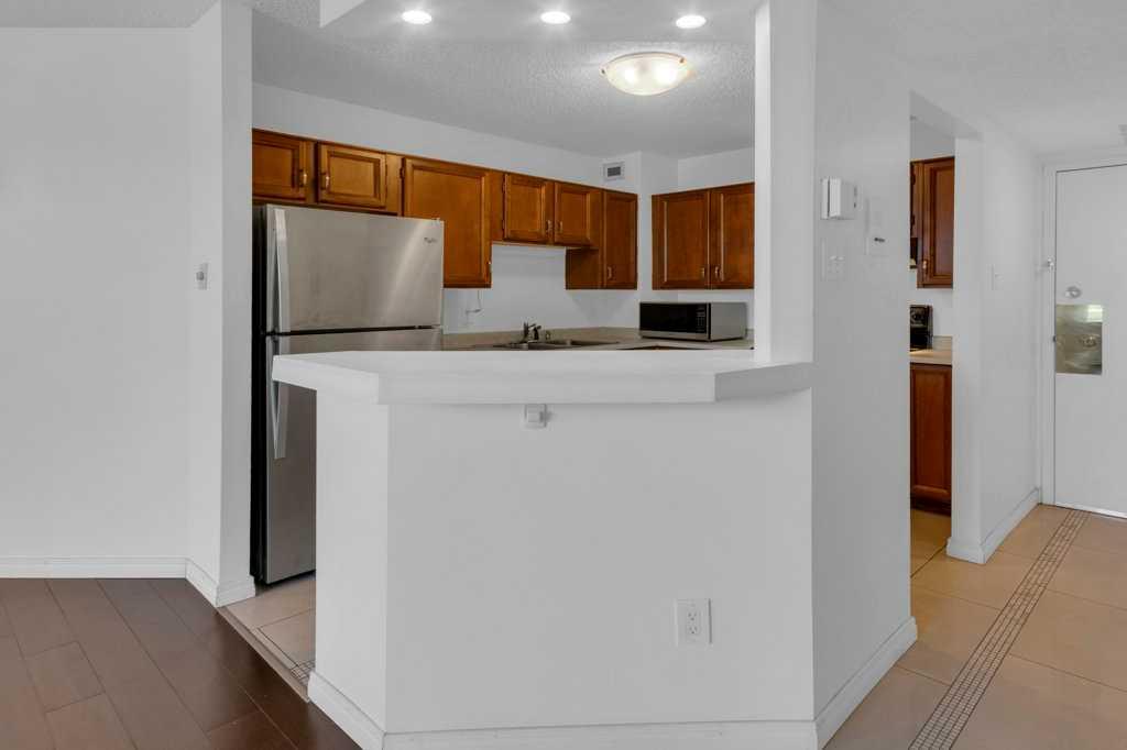 1202 13 Avenue SW #402 photo 5