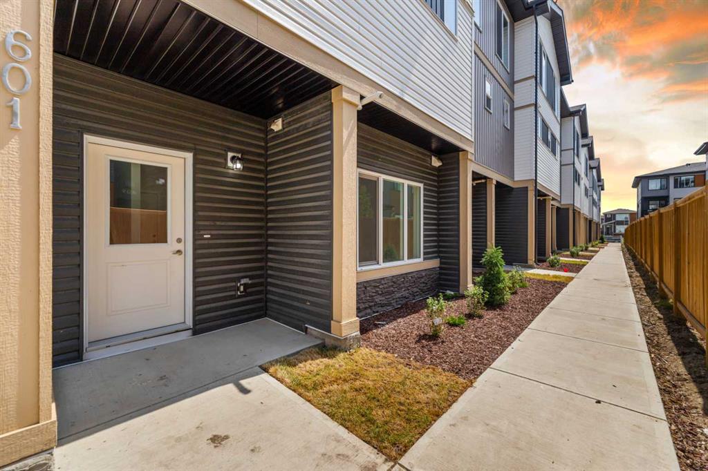 90 Corner Meadows Manor NE #602