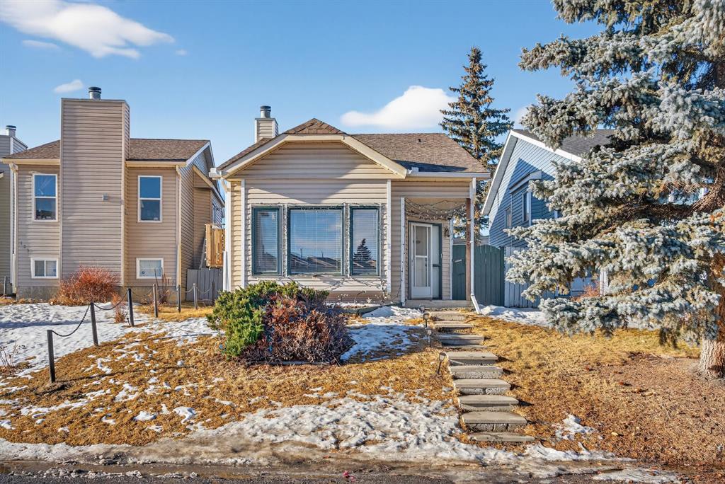 139 Castledale Way NE photo 2