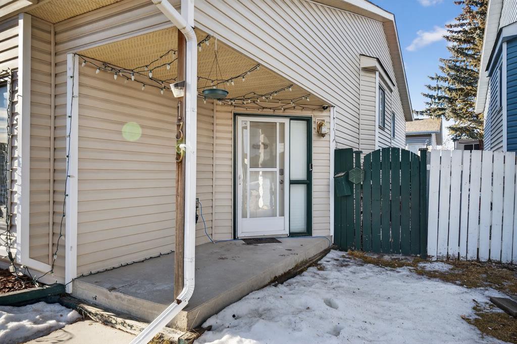 139 Castledale Way NE photo 4