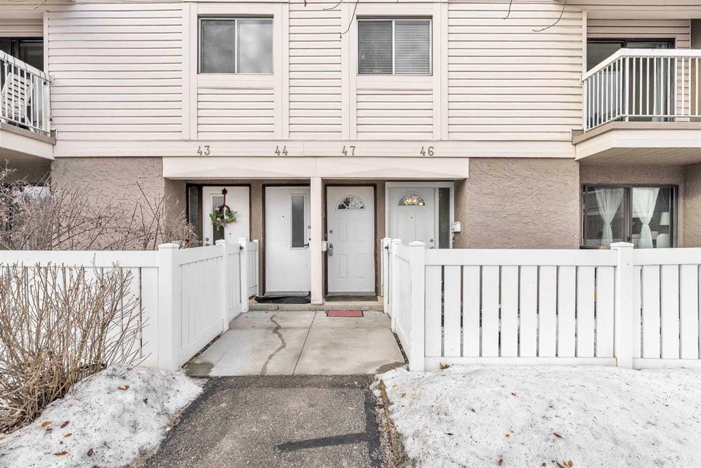 3015 51 Street SW #47 photo 2