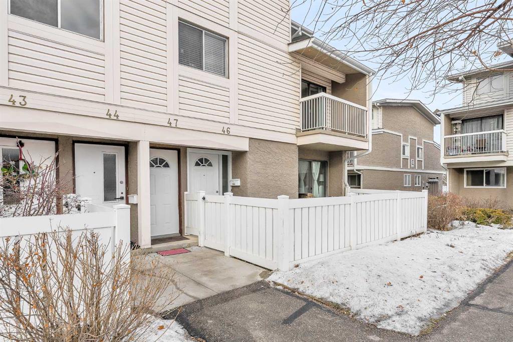 3015 51 Street SW #47 photo 3