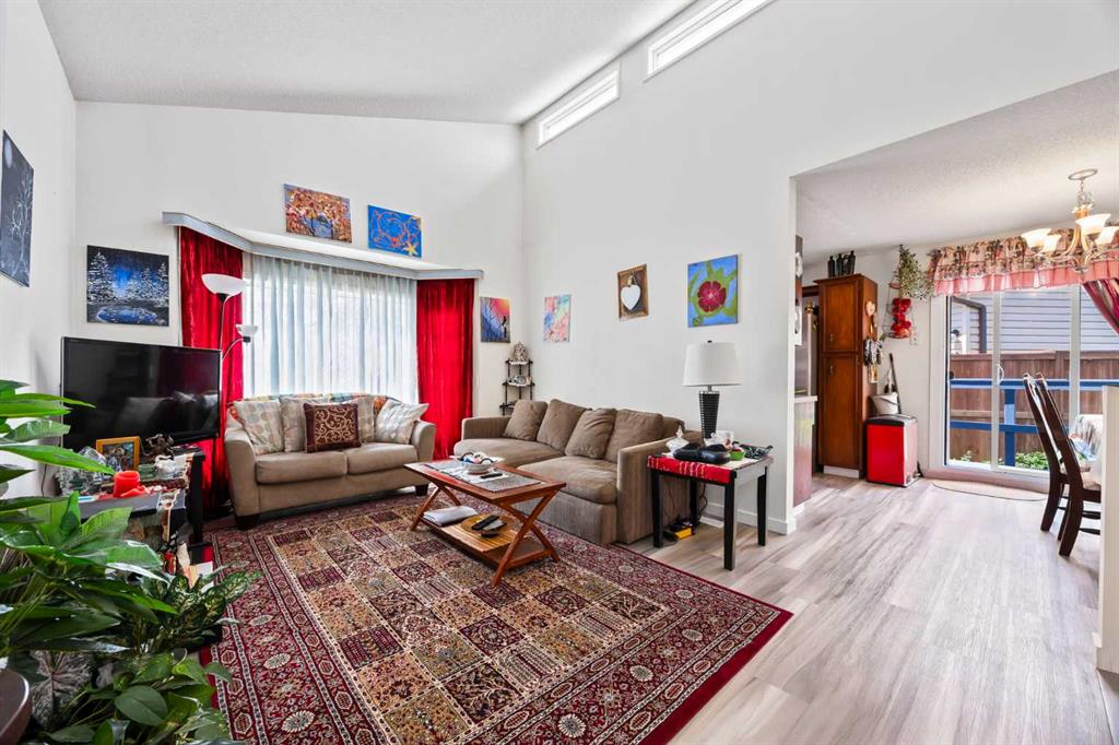 44 Taraglen Place NE photo 5