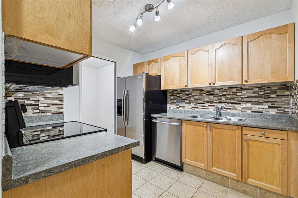 537 14 Avenue SW #404 photo 2