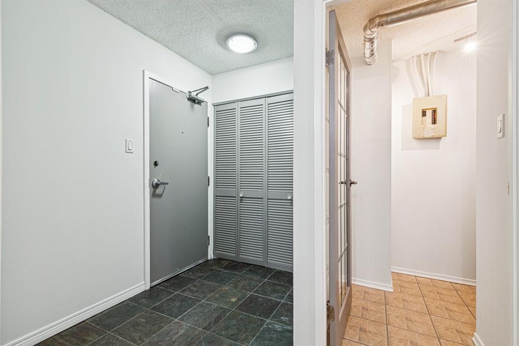 537 14 Avenue SW #404 photo 4