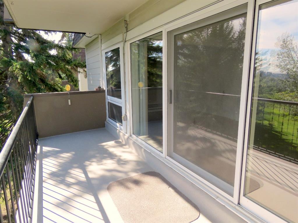 328 Cedar Crescent SW #204 photo 3