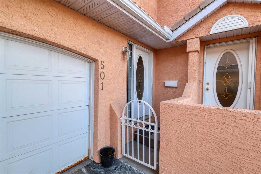 501 Coral Cove NE photo 2