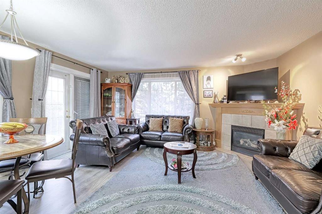 501 Coral Cove NE photo 4