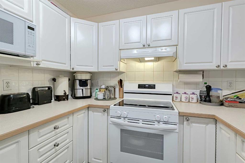 501 Coral Cove NE photo 5