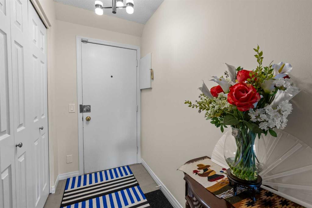 305 25 Avenue SW #301 photo 2