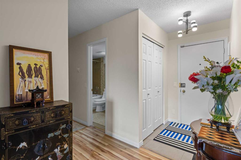 305 25 Avenue SW #301 photo 3