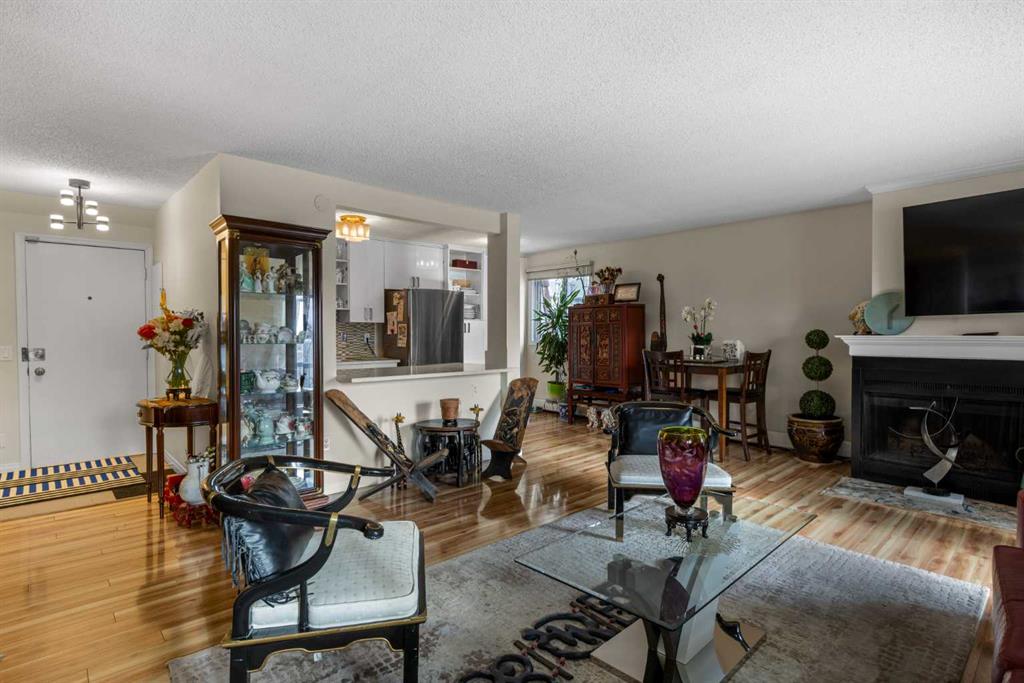 305 25 Avenue SW #301 photo 4