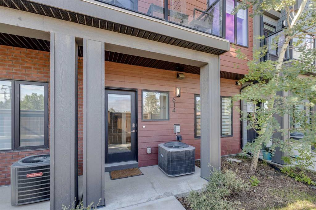 614 Greenbriar Common NW photo 2