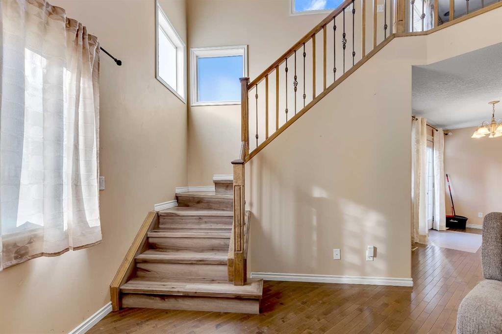 60 Sherwood Way NW photo 4