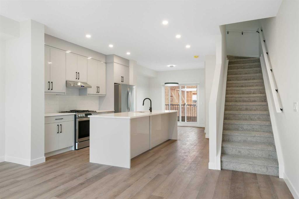 8808 48 Street NE photo 3