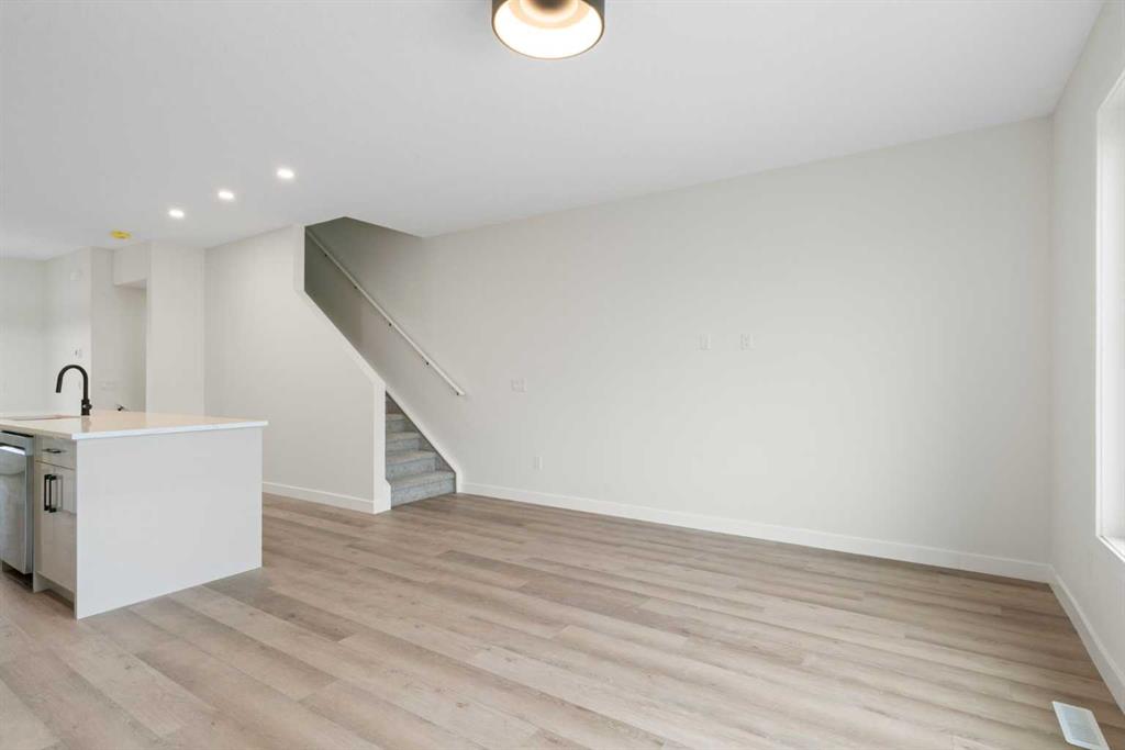 8808 48 Street NE photo 5