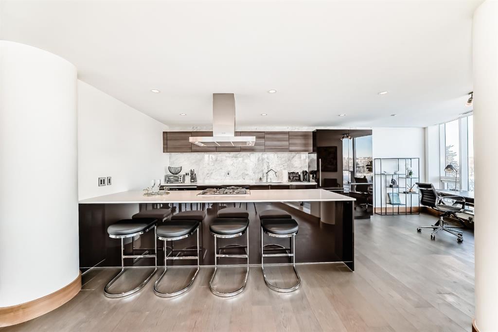 738 1 Avenue SW #312 photo 2