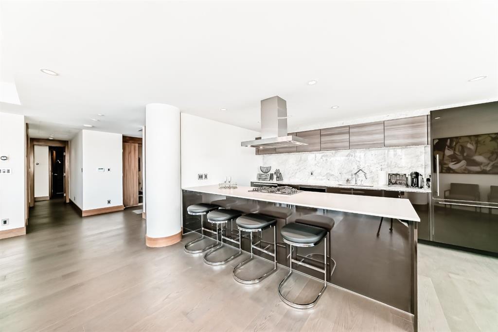 738 1 Avenue SW #312 photo 3