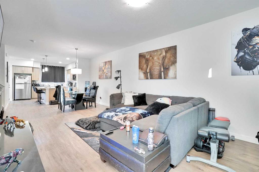 514 Wolf Willow Boulevard SE photo 4