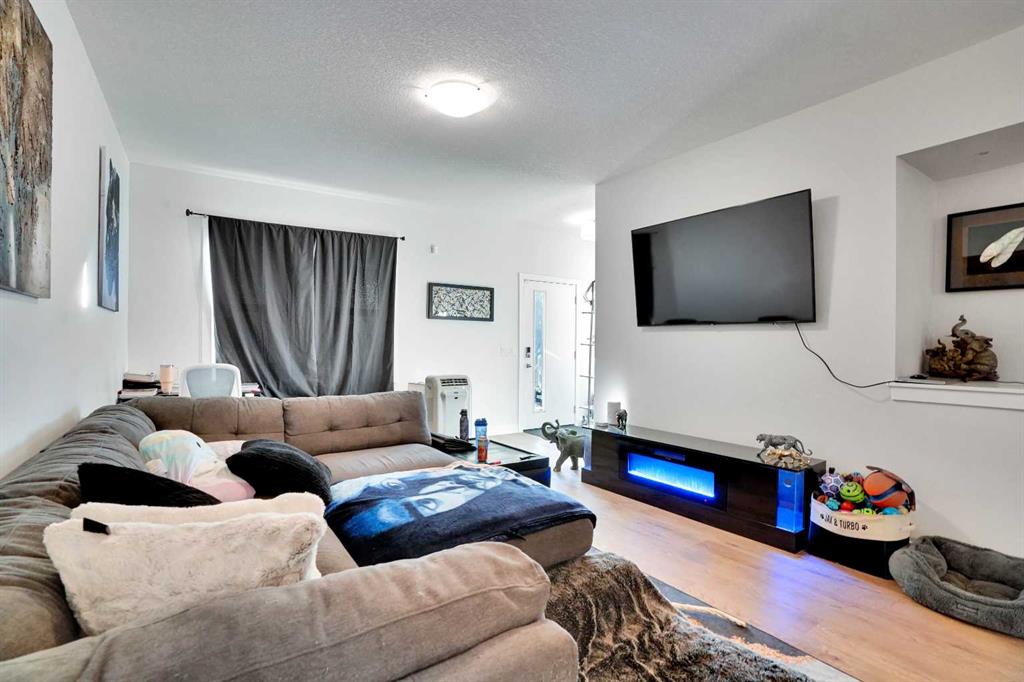 514 Wolf Willow Boulevard SE photo 5