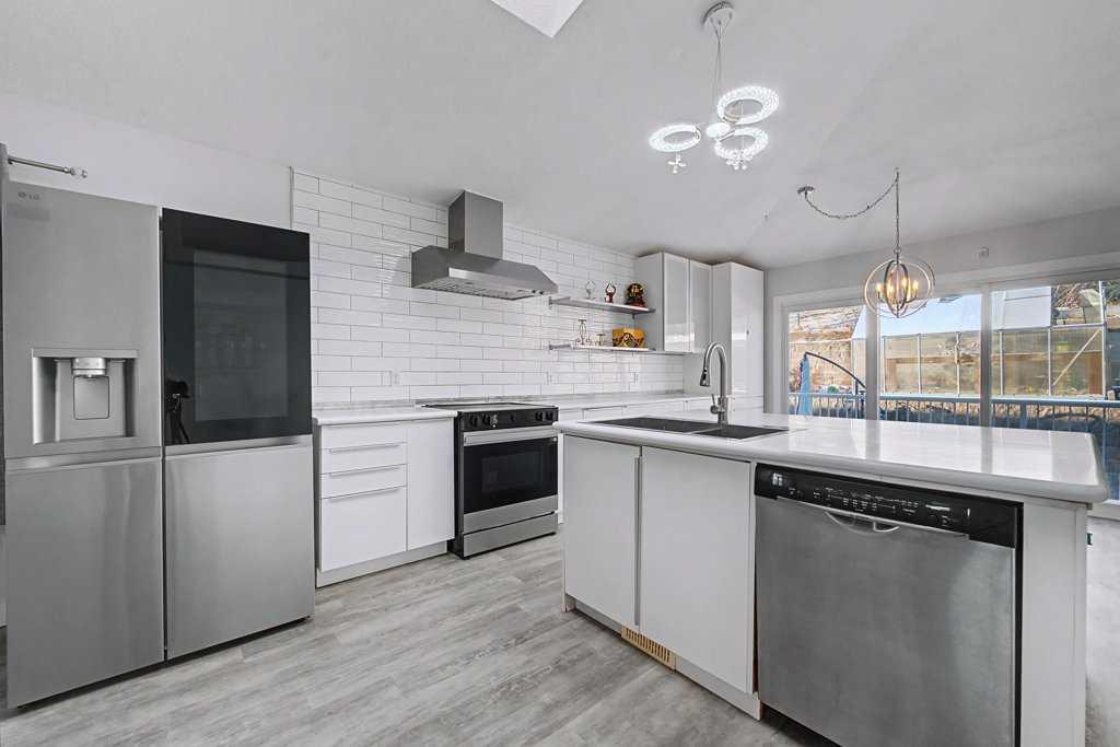 267 Panamount Hill NW photo 2