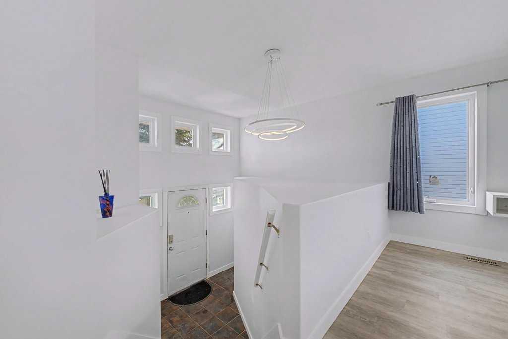 267 Panamount Hill NW photo 3